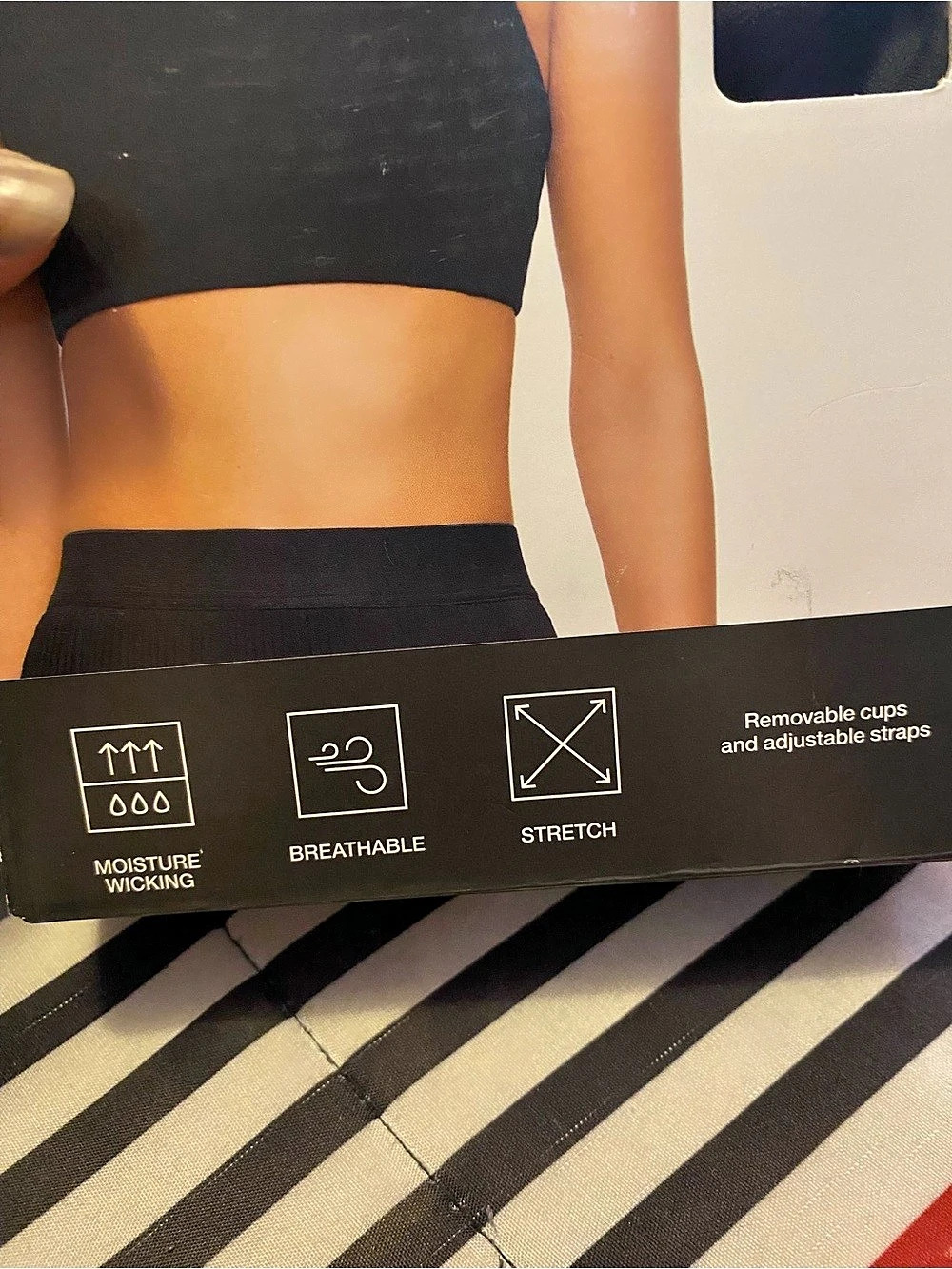 GapFit Racerback Sports Bra Black Size XL NWT (C1) - Picture 3 of 3